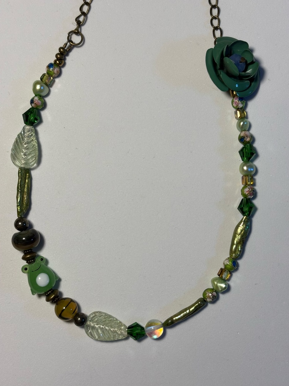 “Fern Hollow Frog”-Botanical Necklace with Glass Frog,Pearls,Cloisonné - Picture 4 of 10